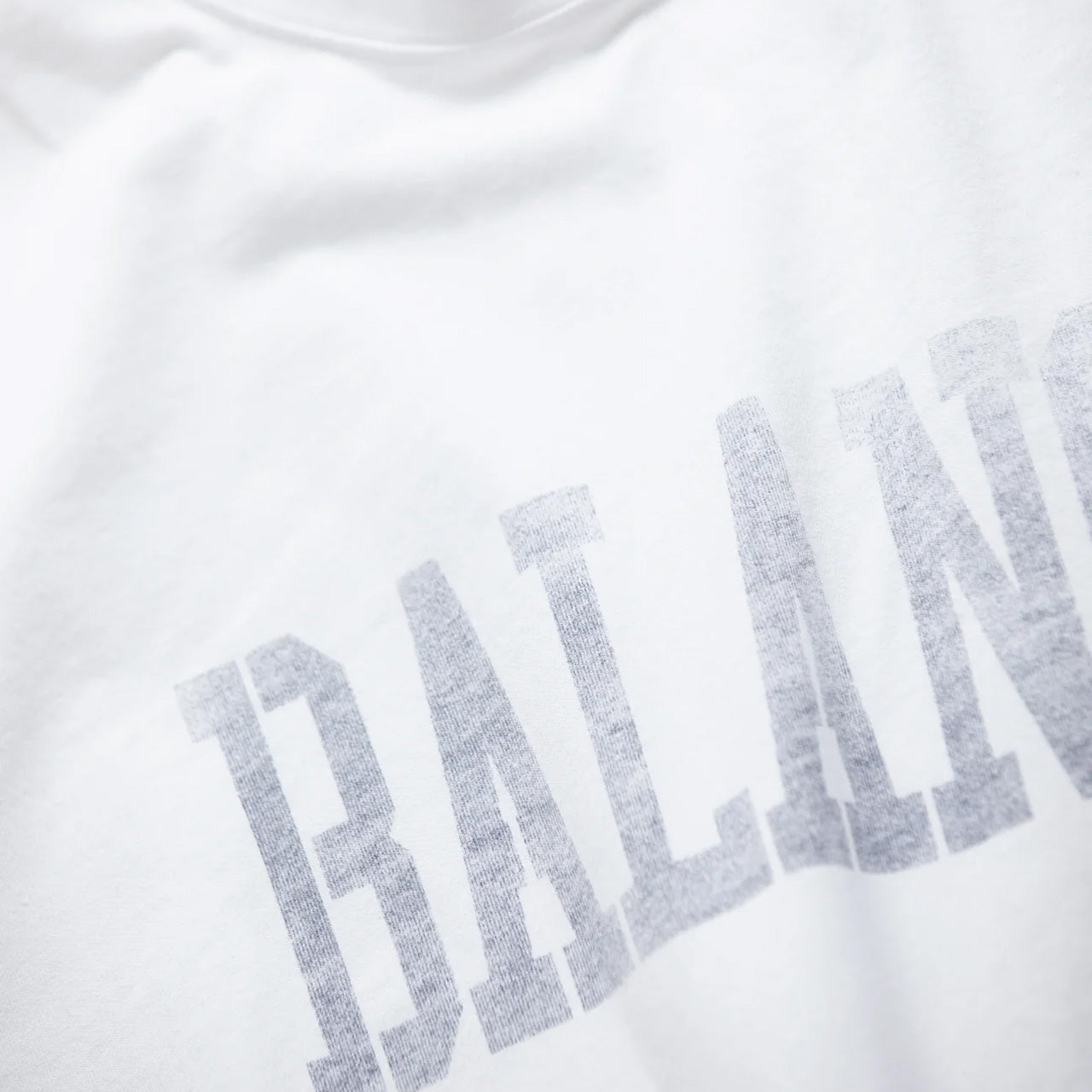 【ANACHRONORM】BALANCE COLLEGE PRINTED S/S T-S|AN360