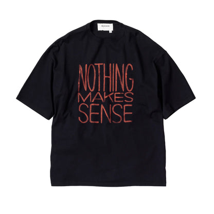 【ANACHRONORM】NOTHING MAKES SENSE PRINTED S/S T-S｜AN356
