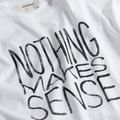 【ANACHRONORM】NOTHING MAKES SENSE PRINTED S/S T-S｜AN356